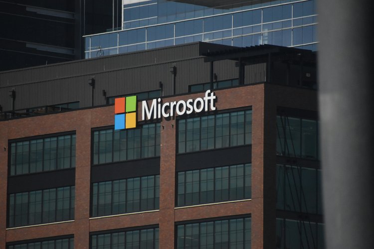 Microsoft finally fixed one of Windows 11's most annoying photo problems official product photo