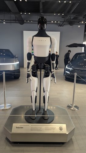 Tesla Optimus official product photo