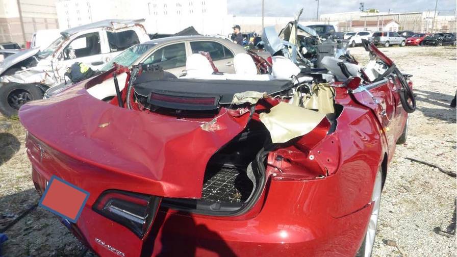 Tesla e il mistero del garage: Autopilot sotto accusa a Redmond