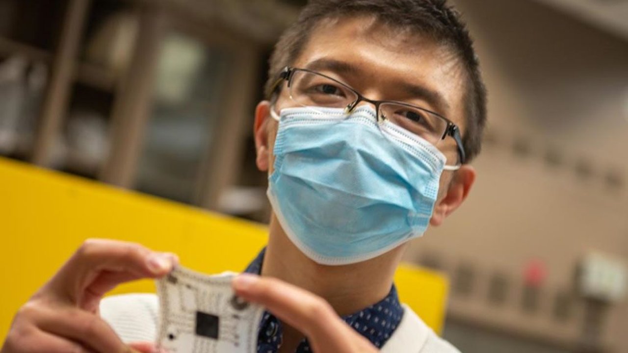 Sensori invisibili per il volto: elettrodi trasparenti a Tokyo